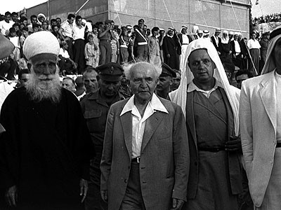 Amin Tarif and the first prime minister of the State of Israel, David Ben Gurion (picture courtesy of the official site in memory of Ameen Tareef)